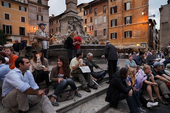 Piazza della Rotonda, situada frente al Panteon.Roma, Italia.