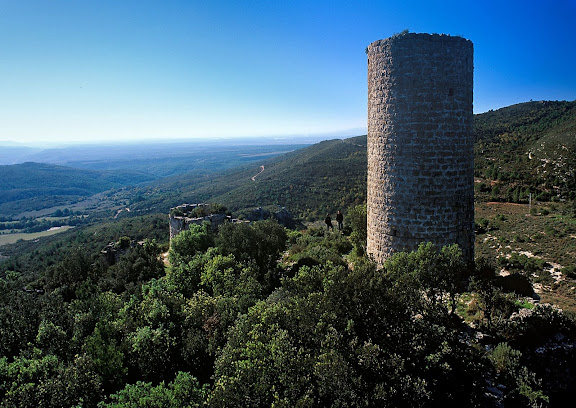 Castell de Saburella, muntanyes de Gaià, El Pont d'Armentera, Alt Camp, Tarragona 2001.11