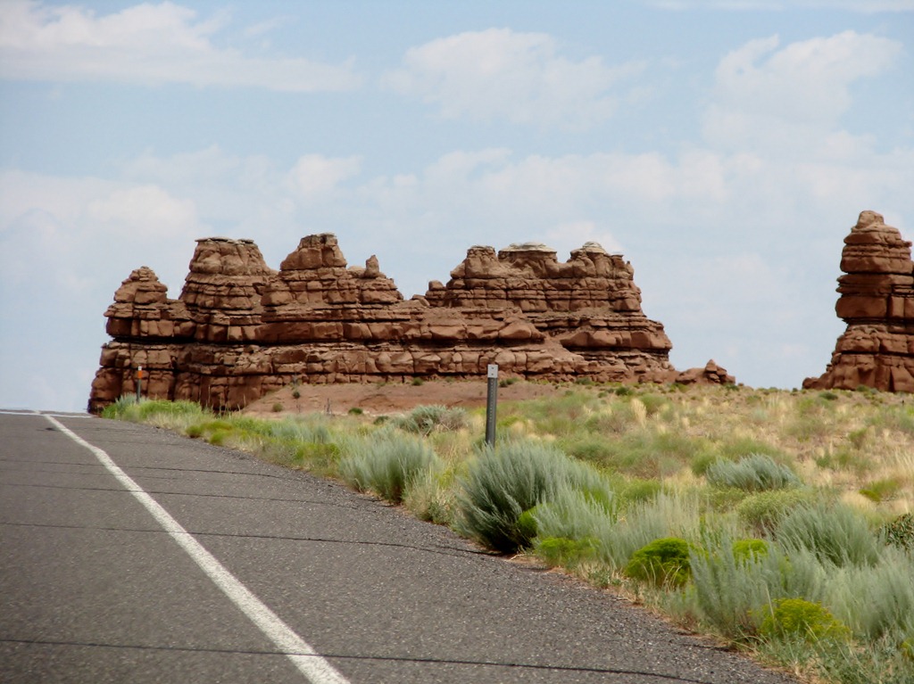 [4775 Utah 24 Scenic Byway between CRNP & Moab UT[3].jpg]