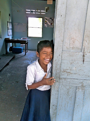 Travelin Chucks - Schoolgirl in Cambodia