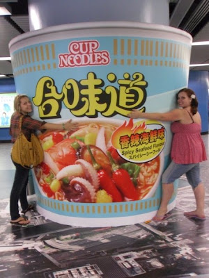 Travelin Chucks - We Love Noodles, Hong Kong