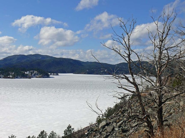 [Frozen lake[5].jpg]