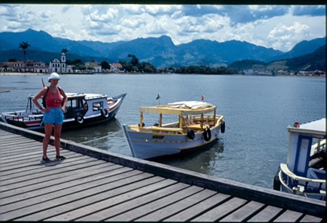 [Paraty 1998 - Anna - boats and Mountains[3].jpg]