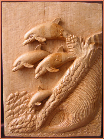 Tamaño: 40 x 29 cm. Madera de arce Delfines. Talla en madera
