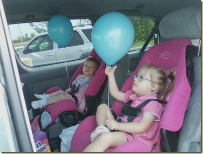 sisters-van-balloons