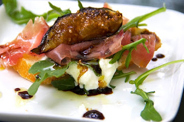 Grilled Figs, Prosciutto and Burrata Appetizer
