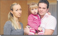 Nicolas Jaunin, sa compagne Viktoriya Chalaya et leur petite Mélissa, atteinte d'une tumeur à la lèvre