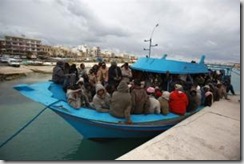 Une embarcation avec des immigrés clandestins en provenance de Somalie dans le port de La Valette à Malte, le 18 février 2009.