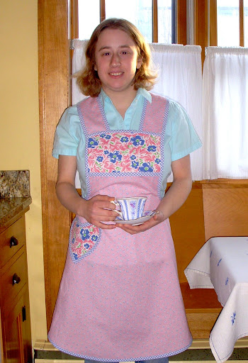The Apron Goddesses: Gingham Life Sponsors a Bungalow Heart Apron Giveaway
