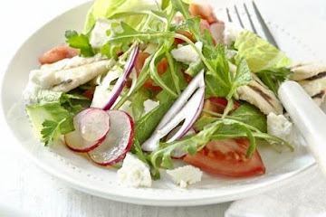 Middle Eastern bread & goat’s cheese salad