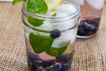 Pre-Made Drinks in Jars: Spiked Blueberry Basil Lemonade