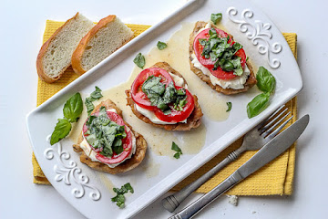 Tomato Basil Chicken in White Wine Sauce