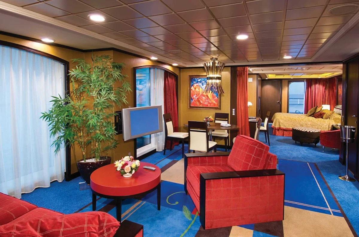 Norwegian-Jewel-stateroom-Owners-Suite-Large-Balcony - Guests staying in Norwegian Jewel's luxurious Owner's Suites have separate bedrooms, living and dining areas, baths, large balconies and access to the serene Courtyard area.