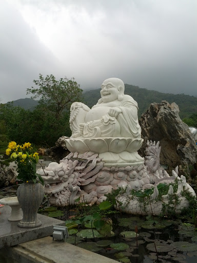 Phật Ở Chùa Linh Ứng