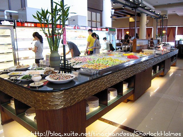 海棠紅｡假慶祝之名  行吃到 "撐" 之實～