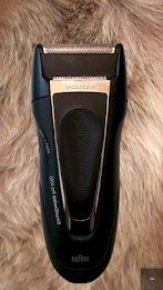 Handy Razor poster 1