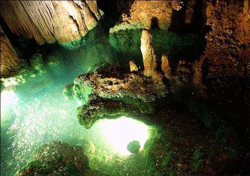 Luray Caverns Maze. Well” at Luray Caverns in