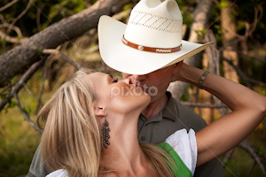 Loving Kiss by Dale Frazier - People Couples