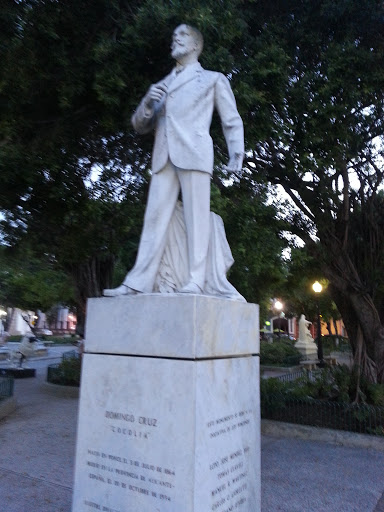 Estatua Domingo Cruz