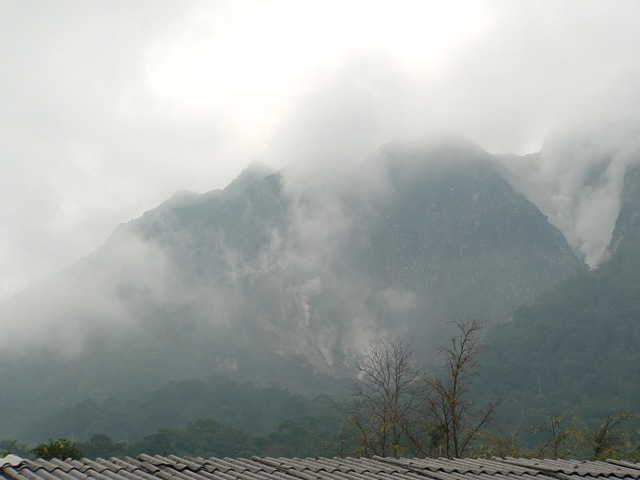 [Sibayakvolcano22.jpg]