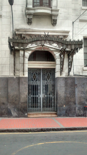 Puerta Lateral Hotel Bolivar