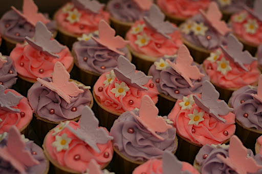 These cupcakes were a thoughtful gift to a friend on her recent engagement
