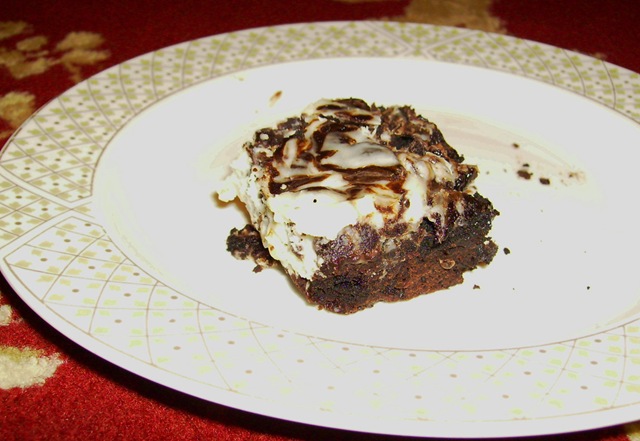[Oreo Cream Cheese Swirl Brownies11[3].jpg]