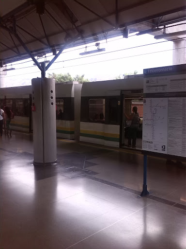 Estación Metro Tricentenario