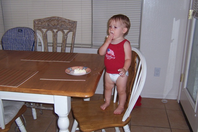[Caitlin eating Evans Cheesecake[5].jpg]