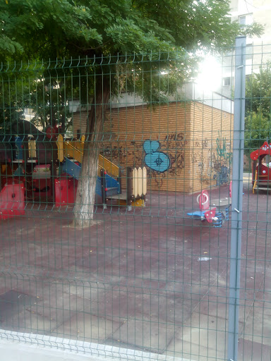 Loc De Joaca Cu Grafitti