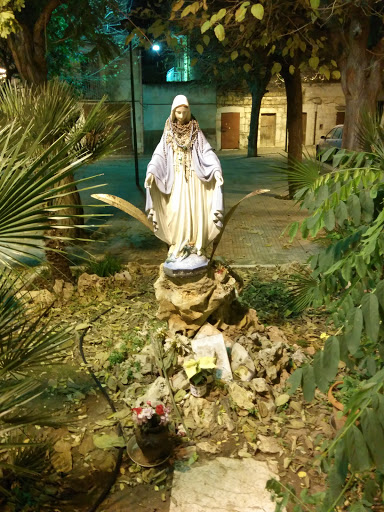 Statua Madonna Piazza Oberdan