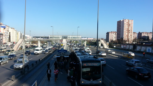 Şirinevler Metrobüs Durağı