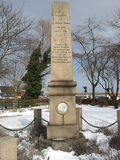 Plinth Honoring Seafarers Lost During WWI