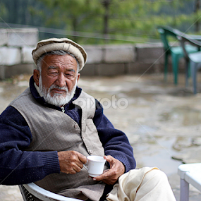 The old man by Fawad Hashmi - People Portraits of Men