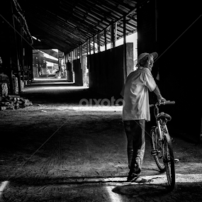 Old Man Leaving by Wan Azizi WS - Black & White Portraits & People