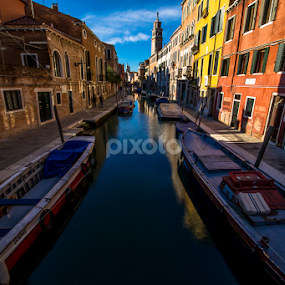 Lights and shadows by Federico Lenzi - City,  Street & Park Vistas
