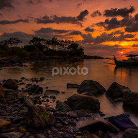 Catch the sun by Jee Cornelius - Landscapes Sunsets & Sunrises
