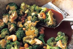 Stir-Fried Broccoli with Cashews and Dark Soy Sauce