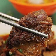 五燈獎豬腳魯肉飯