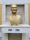 Atatürk Bustu