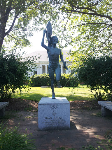 Joan Benoit Statue