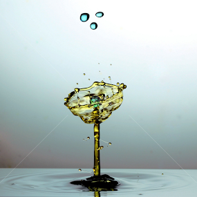 Lux Glass by Parjiyo Suwardi - Abstract Water Drops & Splashes