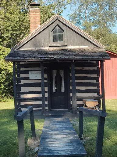 Kimmswick Log Cabin
