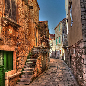 by Petar  Botteri - City,  Street & Park Neighborhoods