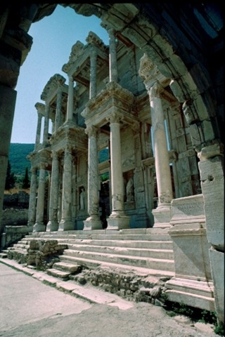 [ruins-of-celsus-library-in-ephesus[2].jpg]