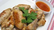 Pan Fried Asian Chicken Wings Recipe : Fried Chicken Wings In Asian Hot Sauce Crispy Even When Chilled Giveaway Omnivore S Cookbook : Reduce heat to low, cover with a lid leaving a small crack, and continue cooking for about 20 minutes until the meat is tender.