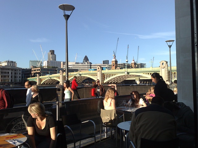 [View from Pizza Express open doorway towards gherkin 020820081046[4].jpg]