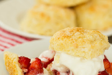 Easy Homemade Strawberry Shortcake Recipe