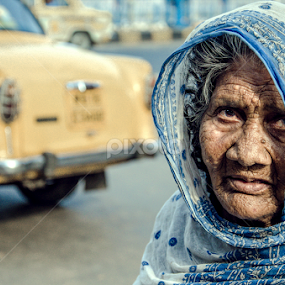 on the way we see by Sudeshna Ritu Sarkar - People Street & Candids