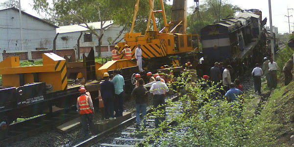 घोरपडी रेल्वे गेट जवळ आज रेल्वे इंजिनचा अपघात झालाय..